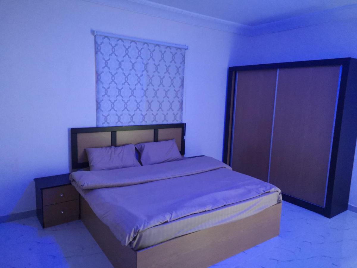 Al Shadi Apartments Yanbu Esterno foto